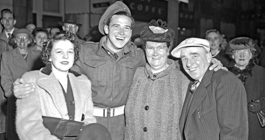 A Hamilton family reunited in Gore Park, 1945, after the 40th Battery returned from Europe A Hamilton family reunited in Gore Park, 1945, after the 40th Battery returned from Europe
