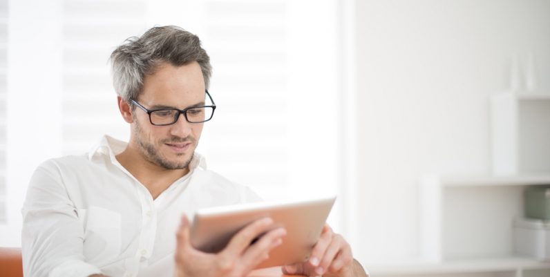 Man using a tablet computer