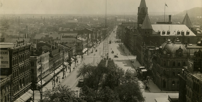 King Street East, looking east. [ca. 1913]