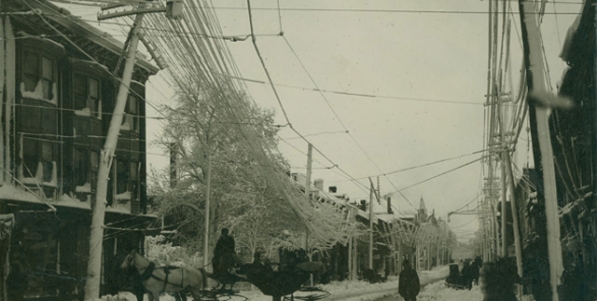 Looking west on King Street East from Wellington Street Looking west on King Street East from Wellington Street